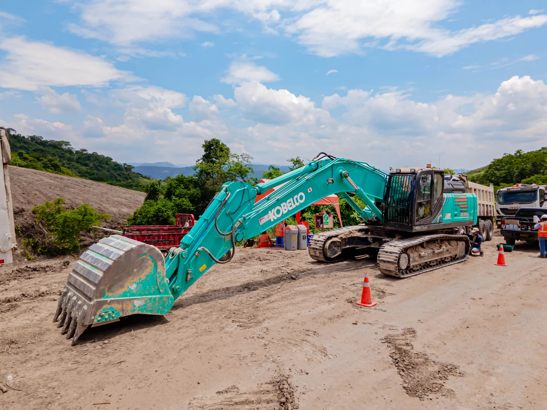 Excavadora Kobelco SK350LC — vista general